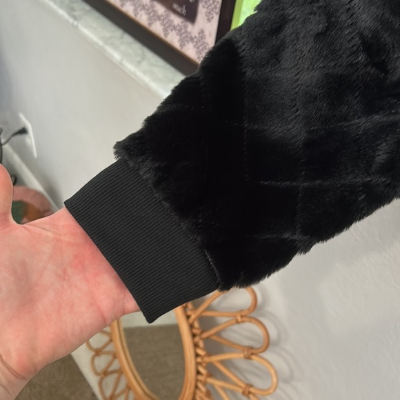 Super soft drawstring at the waist sweater - NWOT 💕 - Picture 3 of 6